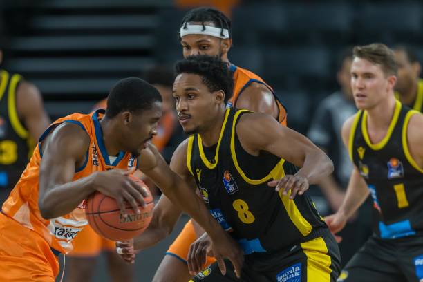 他曾在接受 他曾在接受